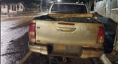 Caminhonete furtada é encontrada abandonada em área de mata na região de fronteira