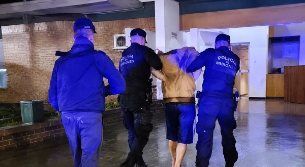 Brasileiro de 31 anos é preso armado após invadir residência na Argentina