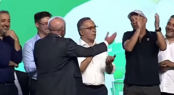 Lula aparece com marca na cabeça em cerimônia; Planalto informa cauterização no couro cabeludo