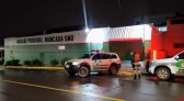 Acusado de ter matado mulher a facadas pelas costas é localizado e preso em galpão de SMO