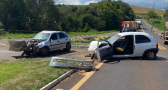 Colisão entre três veículos deixa dois mortos