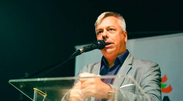 Projeto de lei revoga alíquota de 14% sobre salário de servidores aposentados e pensionistas de SC