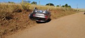 Capotamento de veículo deixa mulher ferida