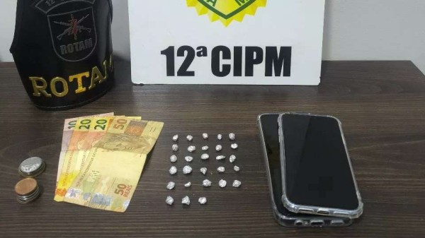 Trio é preso e 27 pedras de crack são apreendidas