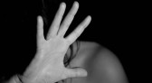 Proposta de criação de cadastro de condenados por violência contra mulher avança na Câmara