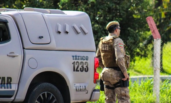 Furto leva à apreensão de drogas e denúncia de abandono de incapaz