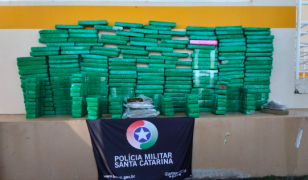 Motorista é detido com 150 kg de maconha no Oeste