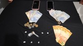 PM flagra tráfico de drogas em residência; três pessoas são presas