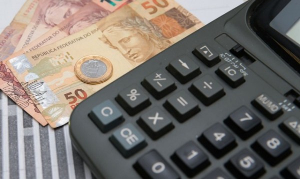 Dívida pública brasileira cai para R$ 6 trilhões