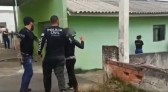 Polícia faz operação em casa de menor suspeito de planejar ataque em escola do Paraná