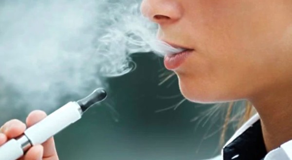 Três em cada 10 adolescentes já usaram cigarros eletrônicos no Brasil, aponta IBGE