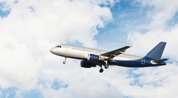 Aérea demite piloto que voava mais lento para receber salário maior