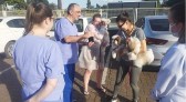 Paciente do Hospital Regional recebe visita de seus animais de estimação