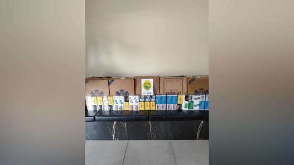 Polícia Militar apreende cigarros contrabandeados e prende três suspeitos