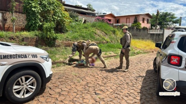 Homem é preso após ameaçar funcionários de escola