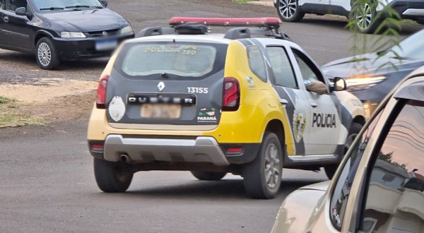 Amarok com carga de cigarros contrabandeados capota durante fuga da polícia
