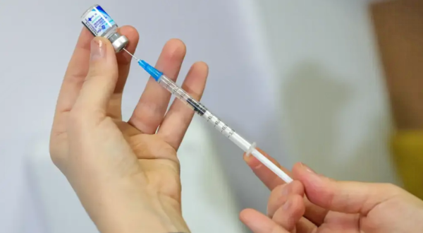 Vacina da gripe não aumenta risco da doença, alerta ministério