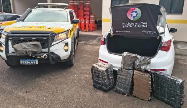 Quase 100 kg de maconha são apreendidos após perseguição