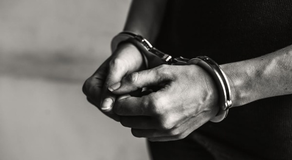 Dois homens são presos pela Polícia Militar por tentativa de furto