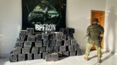 BPFRON apreende quase uma tonelada de maconha após perseguição a caminhonete no Paraná