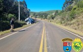 Condutor dorme ao volante e tomba caminhão na PR-449