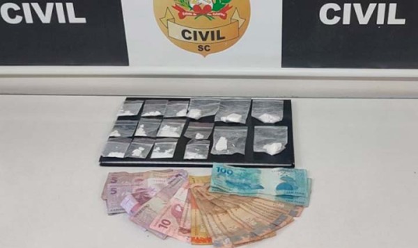 Mulher que realizava “delivery” de drogas é presa