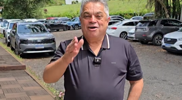 João Rodrigues declara apoio a Flávio Bolsonaro e muda posição sobre candidatura de Caiado