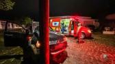 Mulher bate caminhonete em poste e é presa por embriaguez ao volante