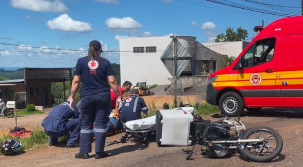 Motociclista sofre ferimentos em acidente na Av. Arnaldo Busatto