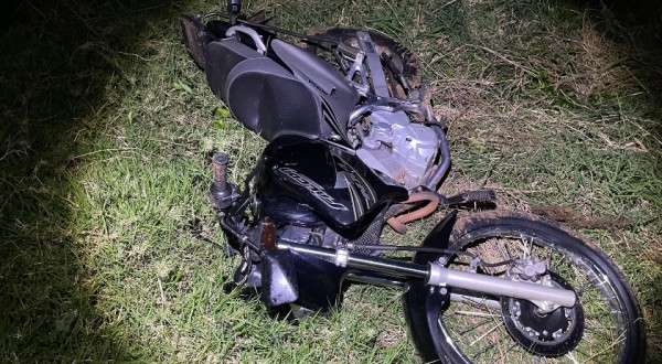 Condutor de motocicleta fica ferido ao cair na linha São José