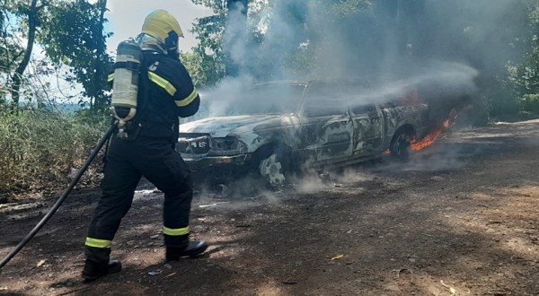 Caminhonete pega fogo no Oeste de SC