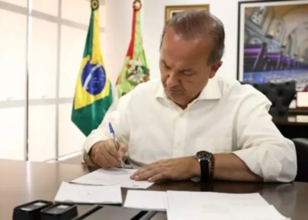 Lei proíbe músicas e videoclipes com conteúdo impróprio em escolas de SC