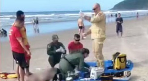 Avô salva neto de afogamento no litoral do Paraná, mas não consegue sair do mar e morre
