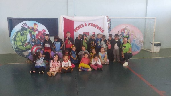 Festa à Fantasia celebra Super-Heróis e imaginação das crianças do CMEI