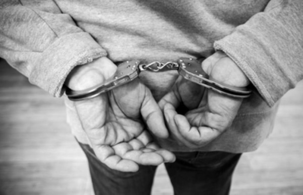 Homem é preso por estuprar e engravidar adolescente