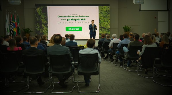 Evento organizado pela Cooperativa Sicredi Fronteiras PR/SC/SP reúne lideranças dos estados do Paraná e Santa Catarina