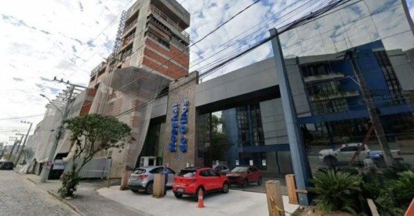 Estrutura de hospital desaba durante atendimentos e deixa uma pessoa morta e outras feridas