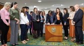 Presidente Bolsonaro sanciona lei que garante R$400 no Auxilio Brasil para famílias em vulnerabilidade, entre outros