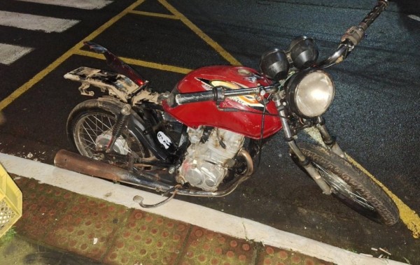 Motociclista foge após acidente e abandona moto com sinais identificadores adulterados em São José do Cedro