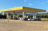 Pai esquece filhas de 6 e 10 anos em posto e viaja 40 km para buscá-las
