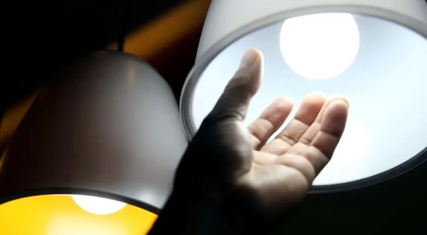 Bandeira tarifária de energia volta a ser verde, sem cobrança extra