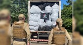 Polícia Militar apreende caminhão carregado com calçados contrafeitos