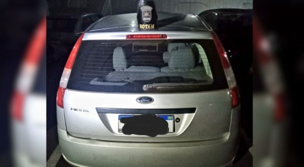 Polícia recupera veículo furtado e prende suspeito