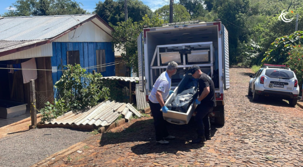 Casal é encontrado morto dentro de casa