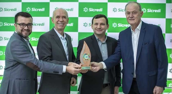 Sicredi Fronteiras PR/SC/SP lança Comitê de Sustentabilidade em encontro voltado aos jornalistas