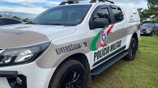 Homem é preso após agredir companheira e ameaçá-la de morte na praça central
