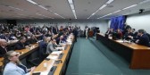 Comissão aprova texto-base do Orçamento de 2024 com corte de R$ 7 bilhões no PAC