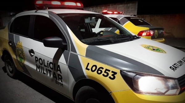 Homem é preso por ameaçar a própria mãe com um facão