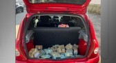 Carro abandonado é encontrado pela PM com porta-malas lotado de dinheiro no Maranhão