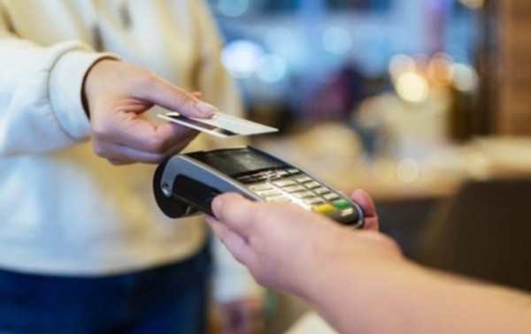 Adolescente é apreendido após furtar cartões de clientes em lavação de veículos